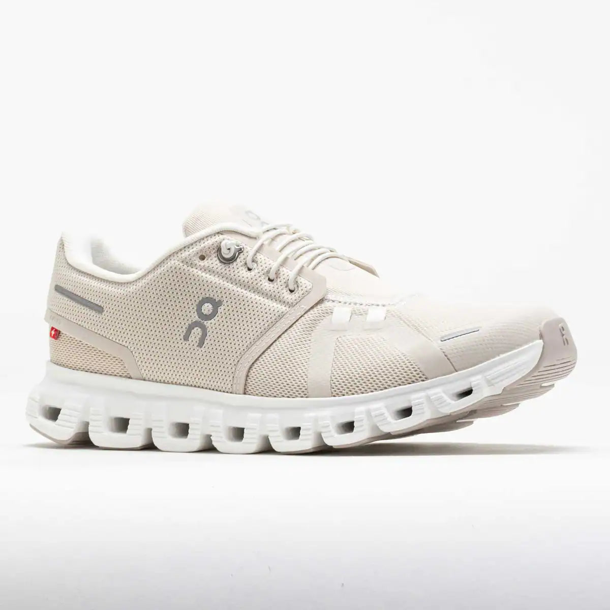 On Running Cloud 6 Pearl White