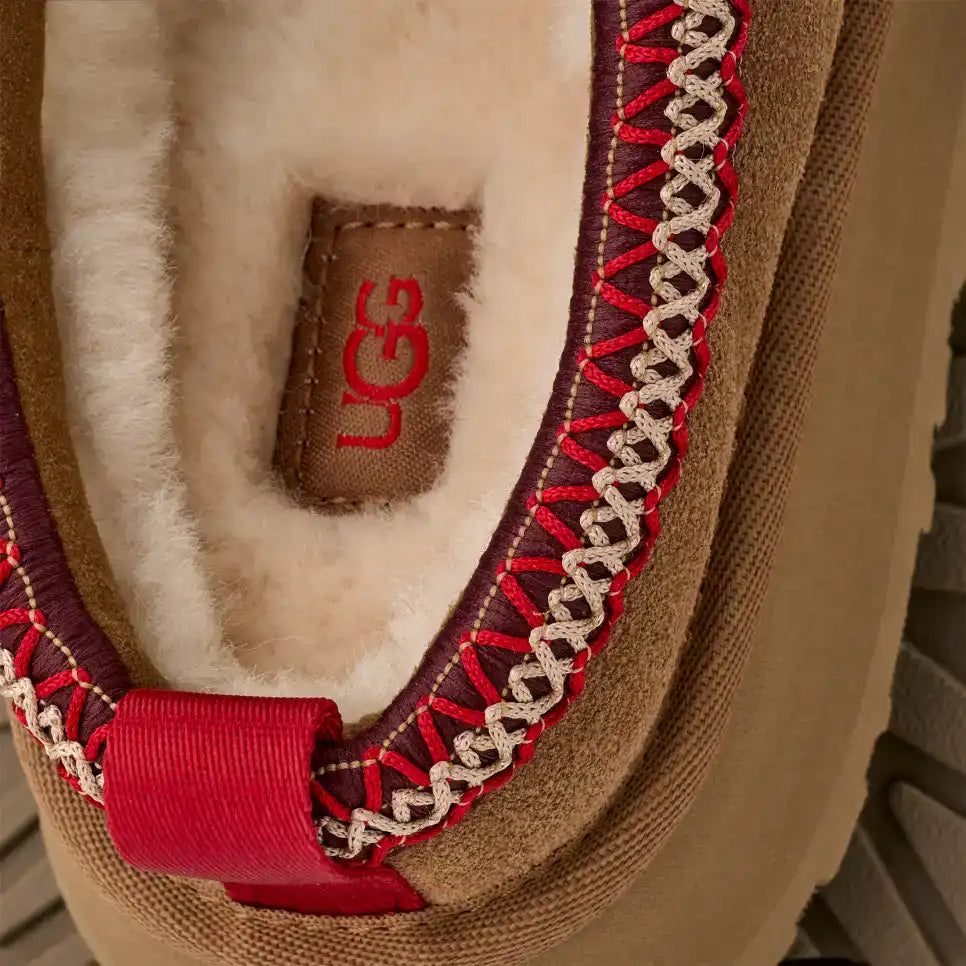 Tazz Slipper in Chestnut with red and beige detailing for casual comfort.