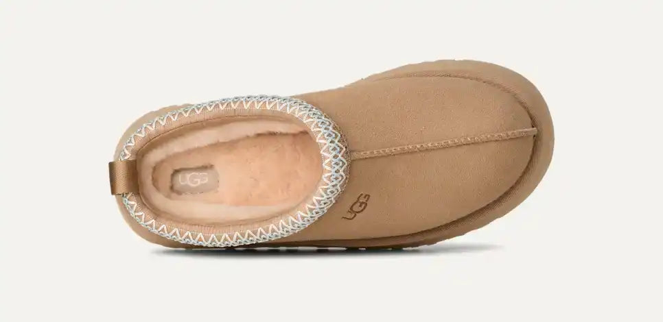 Comfortable beige slipper for women with soft lining.