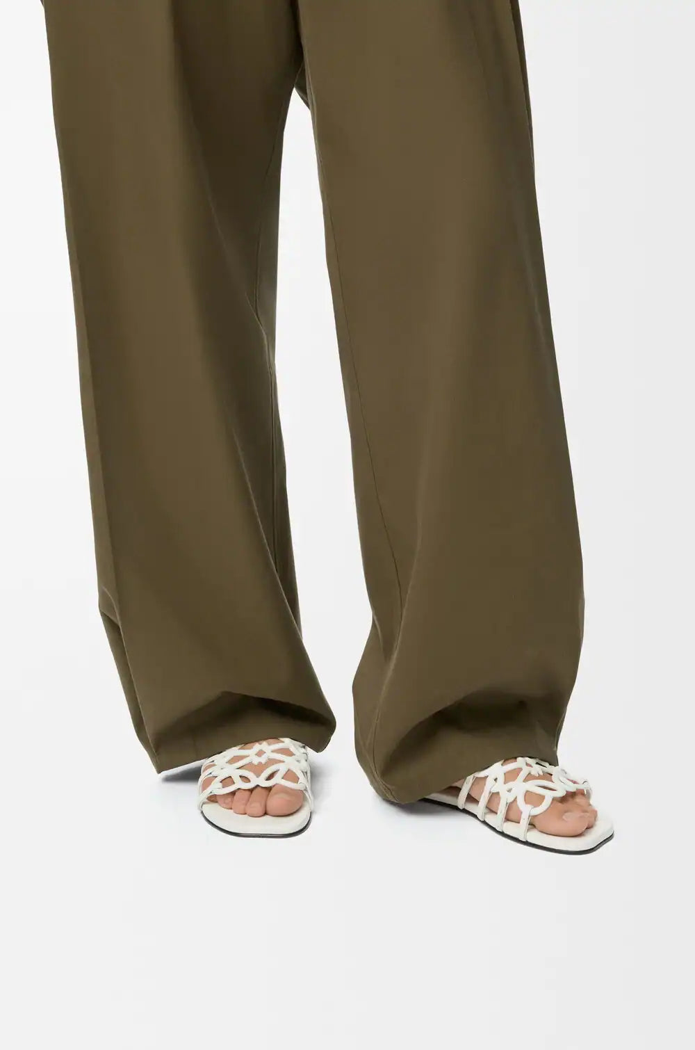lOEWE Petal Anagram Slide In Soft Calfskin Anthurium White
