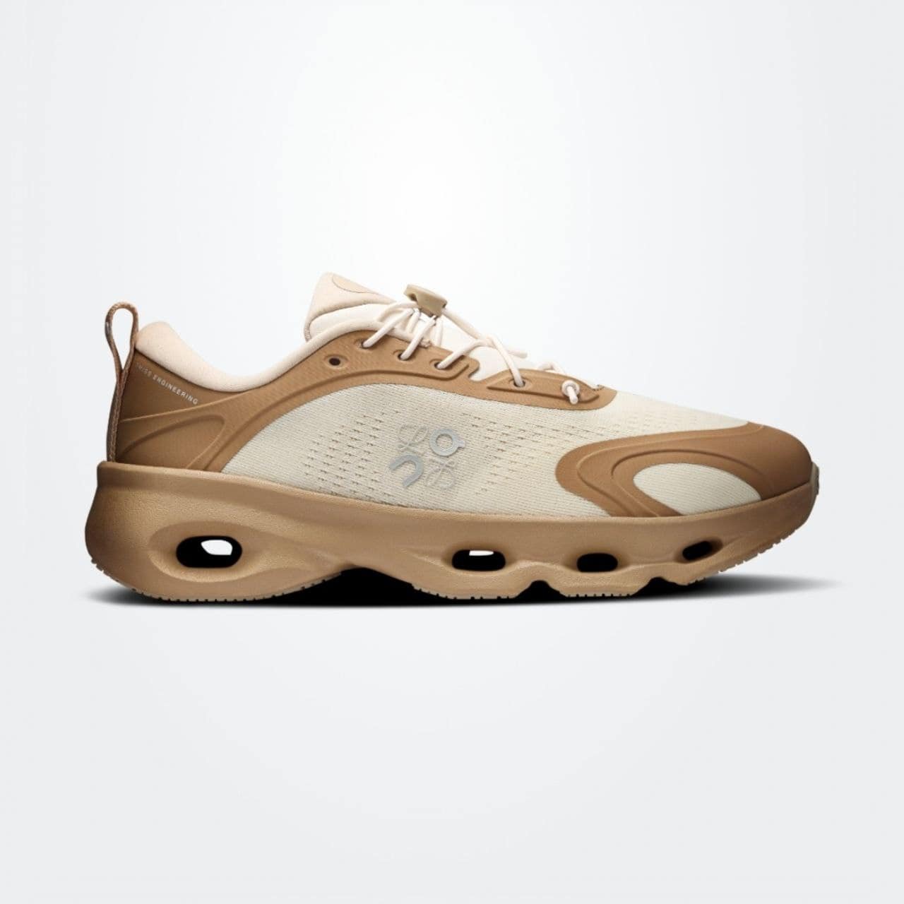 On Cloudsolo loewe Dark sand "Cream"